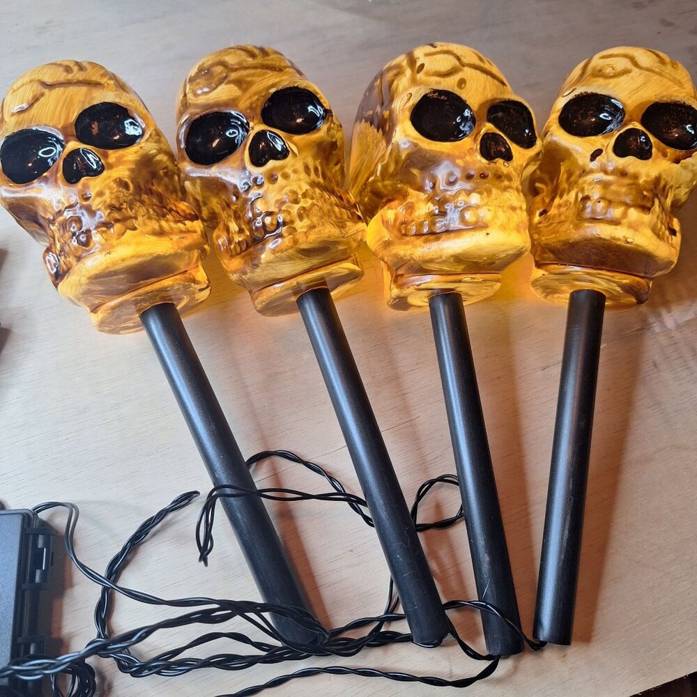 Halloween‎ Skull Lights Battery Operated Outdoor Spooky Yard Stake Flashing Path